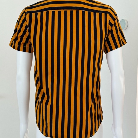 Forever 21 Men’s Striped bottom up shirt size Small - Picture 4 of 4